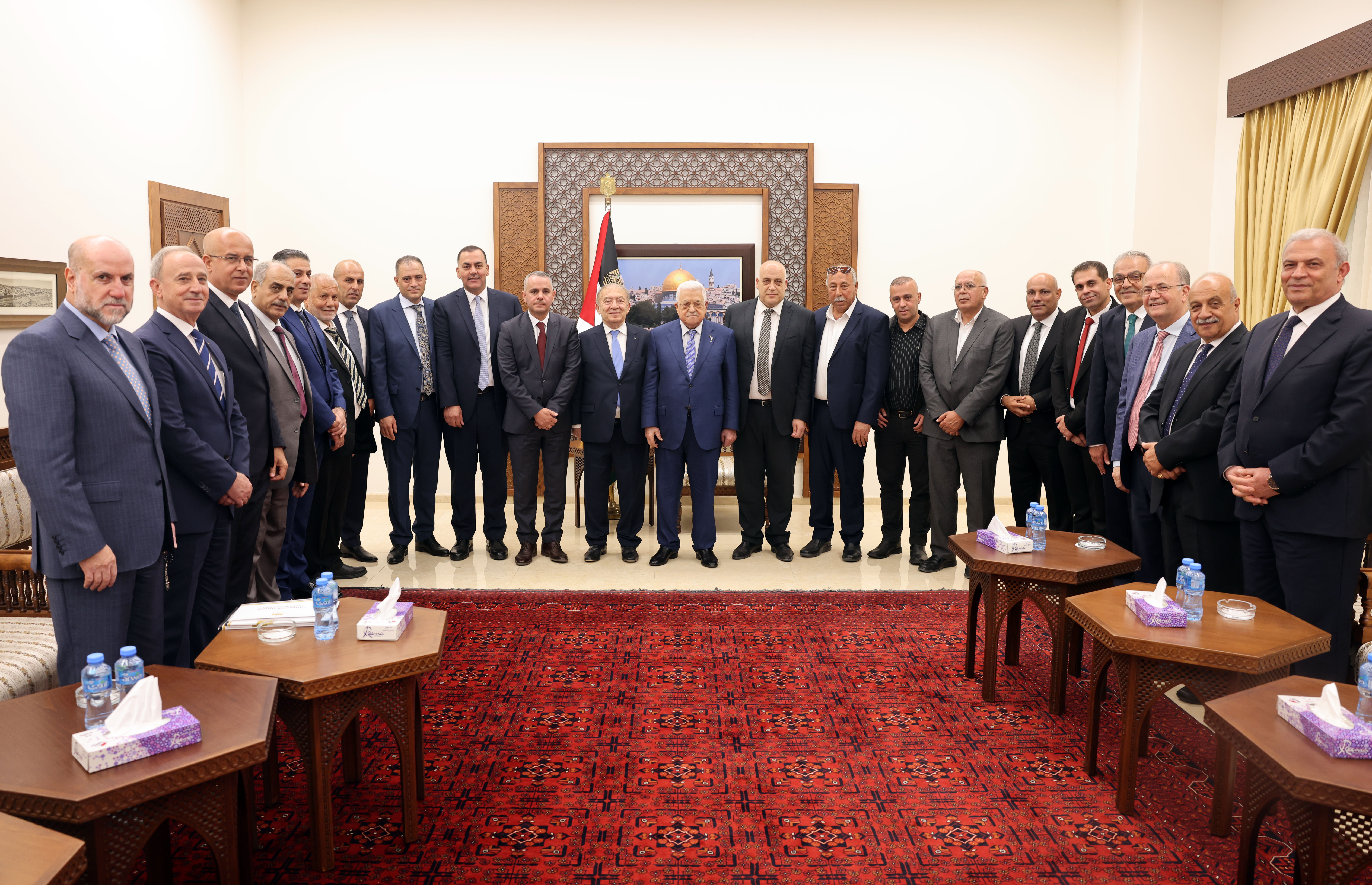 الرئيس خلال استقباله رؤساء الغرف التجارية والصناعية والزراعية المنتخبين في جميع أنحاء الوطن (تصوير: ثائر غنايم)